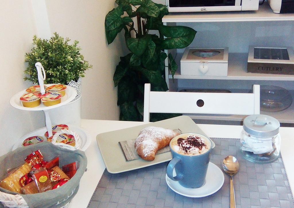 La Casa Delle Betulle Bed & Breakfast Cardano Al Campo Ruang foto